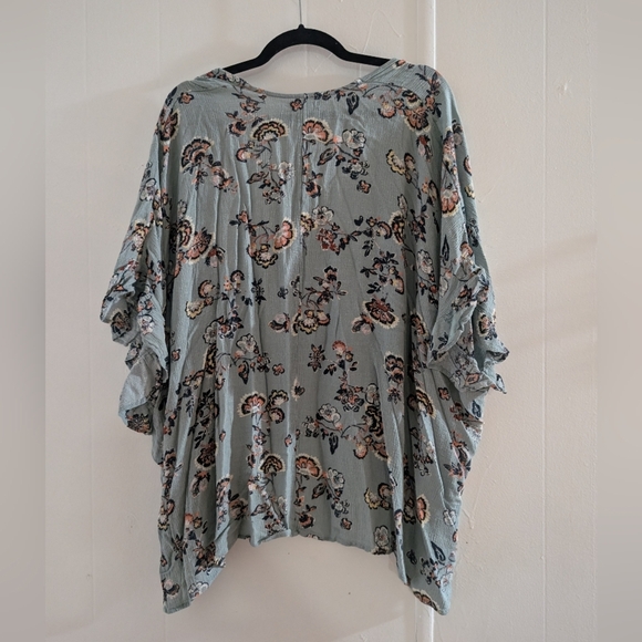 Maurices Patterned Kimono in Blue and Pink - Picture 4 of 6